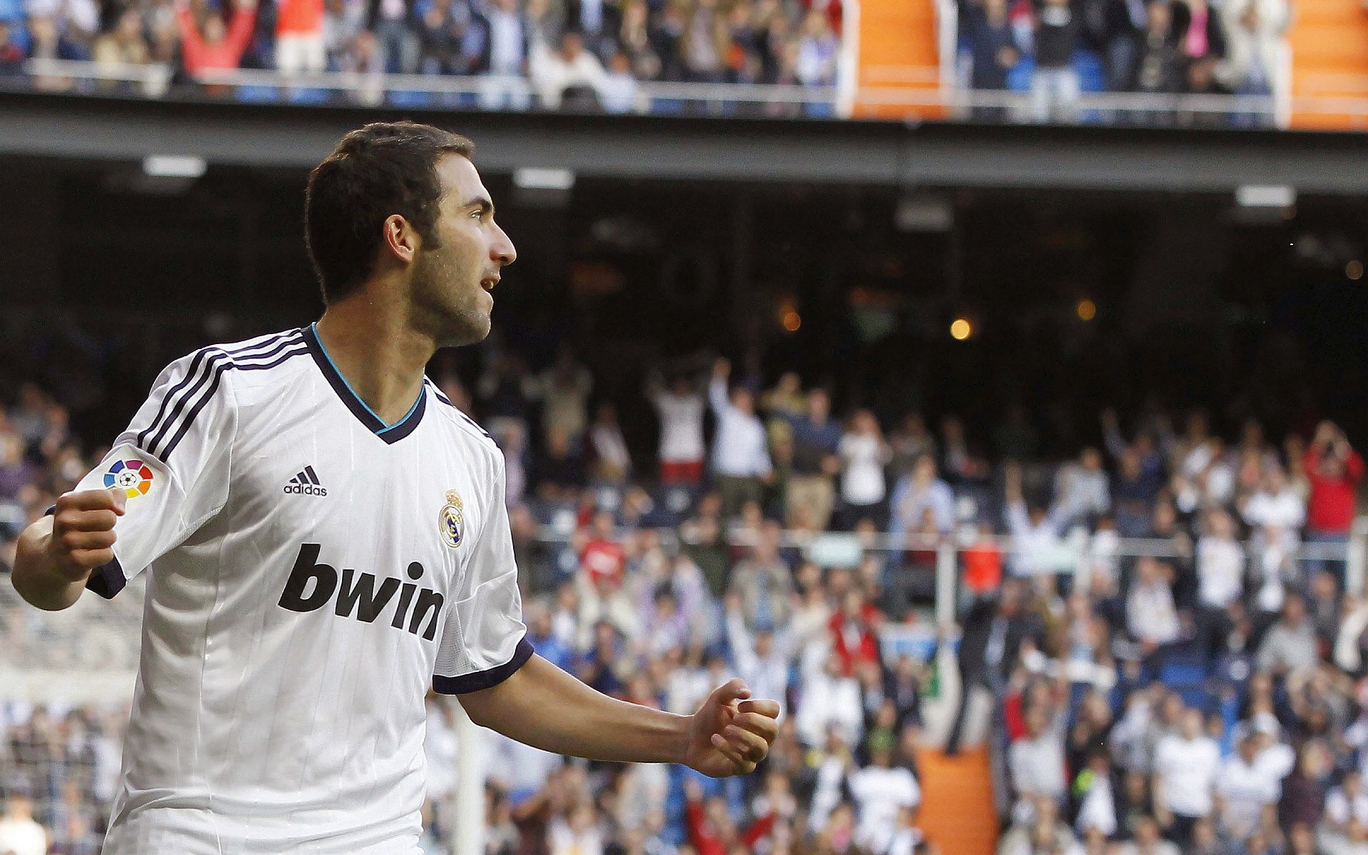 “西甲明星闪耀全场，助力球队冲刺冠军”，西甲2021官方赞助