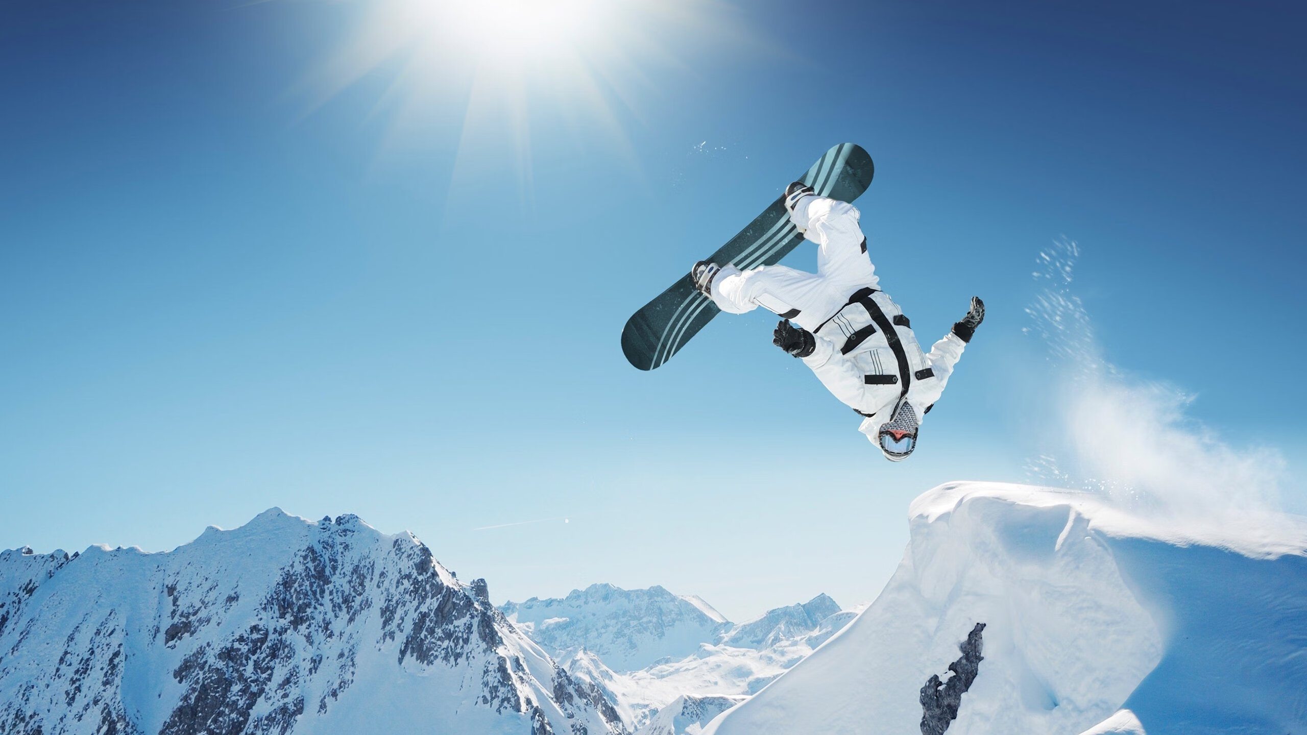 《电竞经济新动力：虚拟商品与周边市场火爆》，电竞经济泛娱乐浪潮下的市场风口