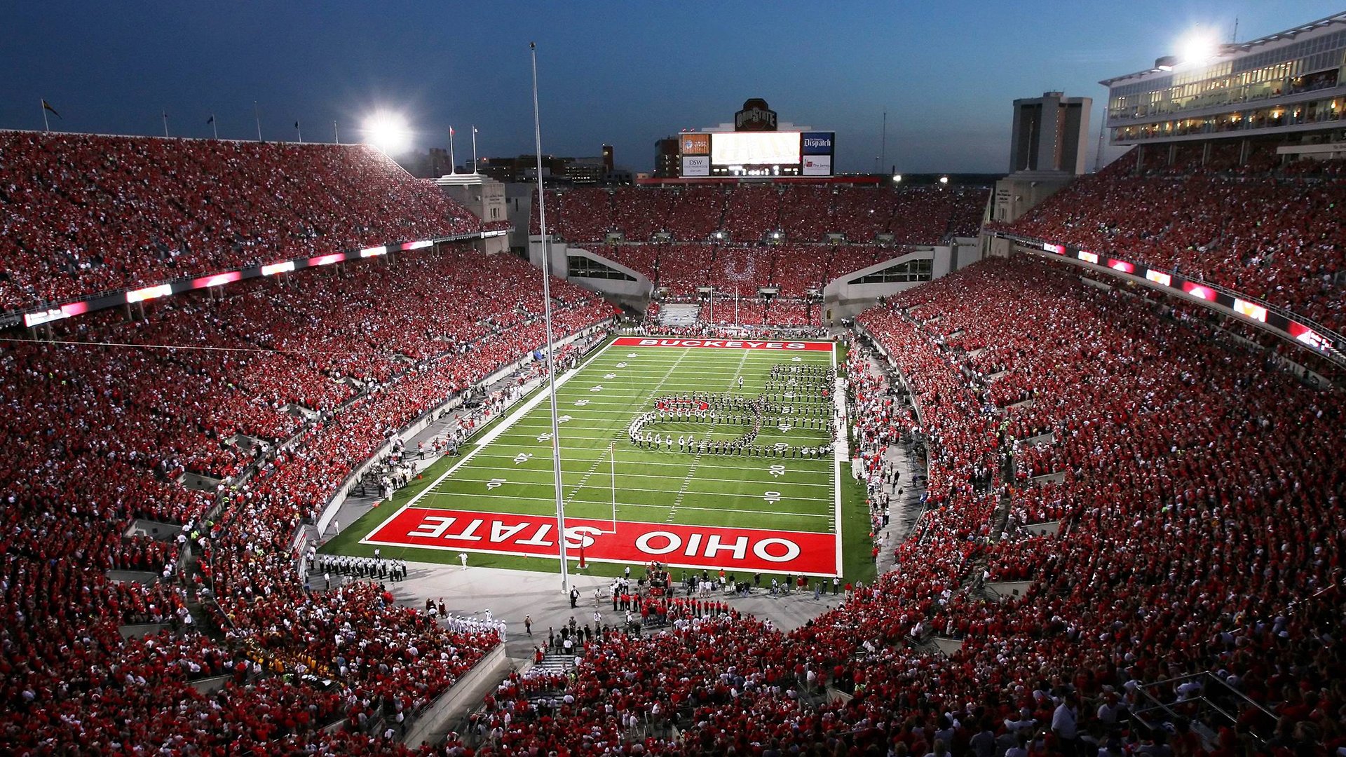 英超：曼城在补时阶段绝杀利物浦，争冠形势扑朔迷离，英超第4轮_曼城5球狂胜利物浦 曼联连胜终结无碍领跑